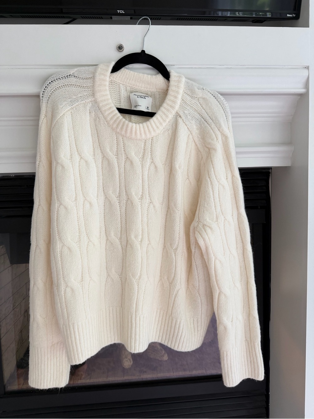 Nw/oT: Abercrombie Cable Knit Crewneck Sweater in Cream- size:M